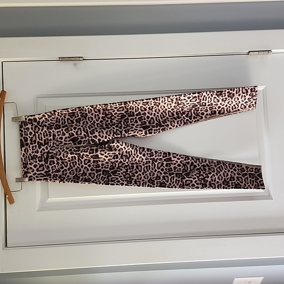 Beach Riot Sport soft cream/brown leopard print workout legging! - Picture 8 of 12
